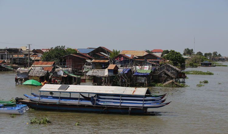 Officials again clarify relocation of Tonle Sap lake residents