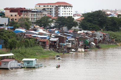 Forced evictions begin for Tonle Sap residents