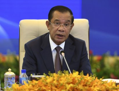 Hun Sen threatens to dissolve political parties that associate with Sam Rainsy 