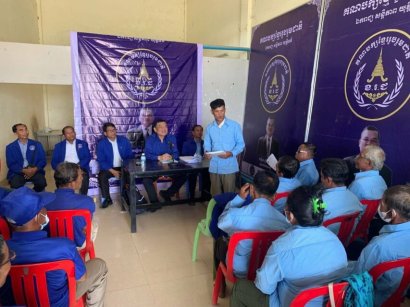 KNUP’s Nhek Bun Chhay Inducts Minor Party Defectors 